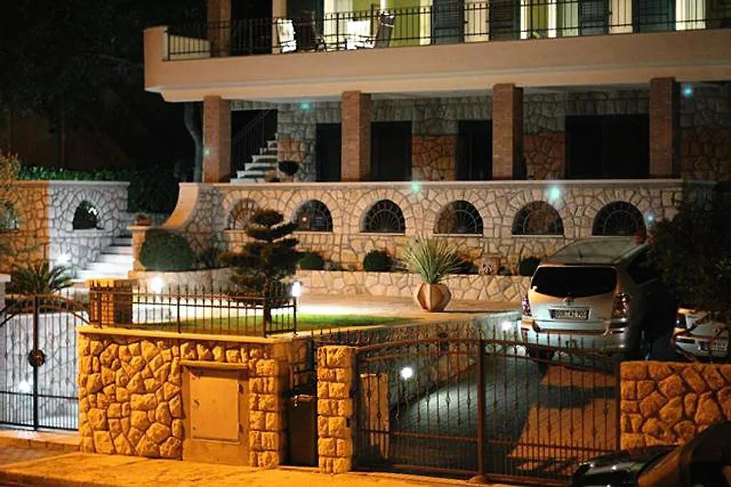 Apartments With A Parking Space Novi Vinodolski - 5488