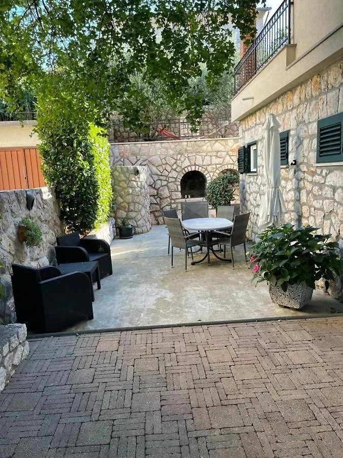 Apartments With A Parking Space Novi Vinodolski - 5488 0*,