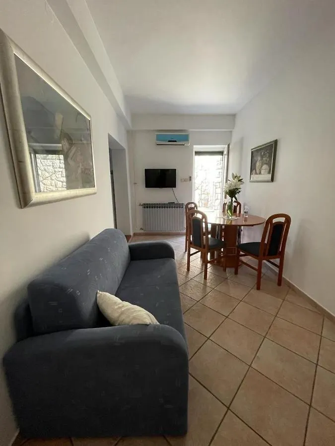 Apartments With A Parking Space Novi Vinodolski - 5488