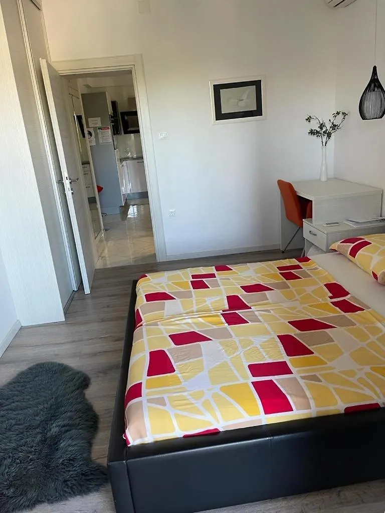 Apartments With A Parking Space Novi Vinodolski - 5488